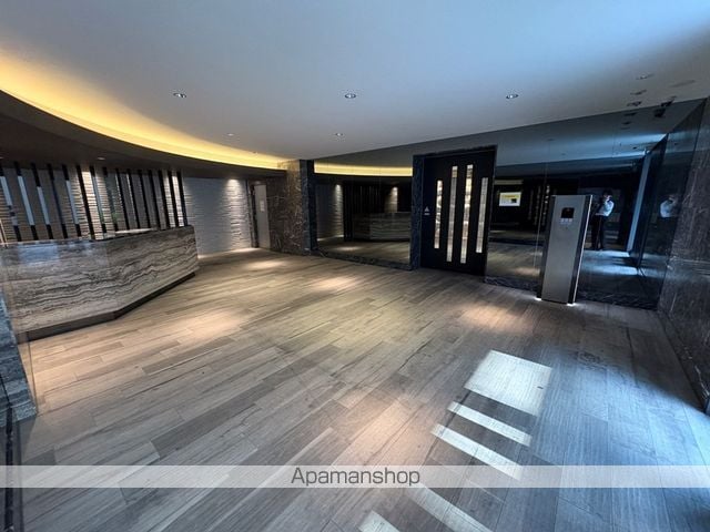 SーRESIDENCE新大阪WESTの玄関写真