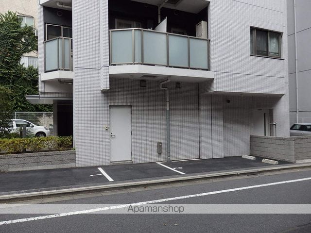 ＦＲＥＥＳＩＡ　ＴＥＲＲＡＣＥ（フリージアテラス）[1R/27.41m2]の駐車場
