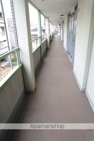 ミドゥスジ堺IIの玄関写真