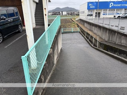 香川県高松市国分寺町新居[6DK/145.4m2]の共用部1