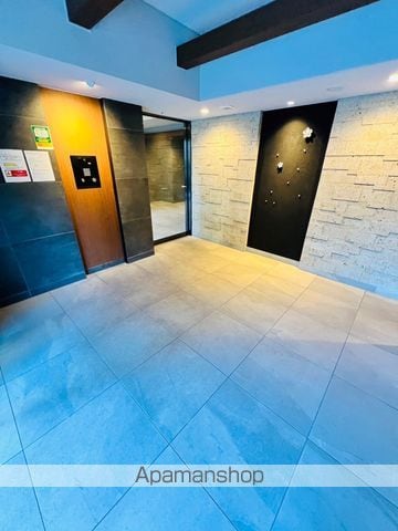 プライムアーバン台東根岸の玄関写真