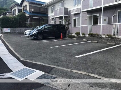 リヴェール[3K/54.92m2]の駐車場