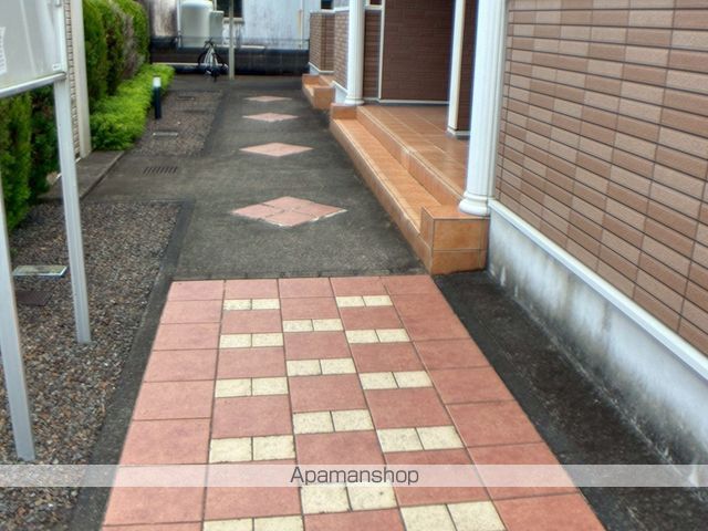 ポポラーレの玄関写真