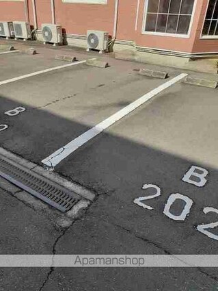 スカイハイツ五月[2LDK/58.53m2]の駐車場