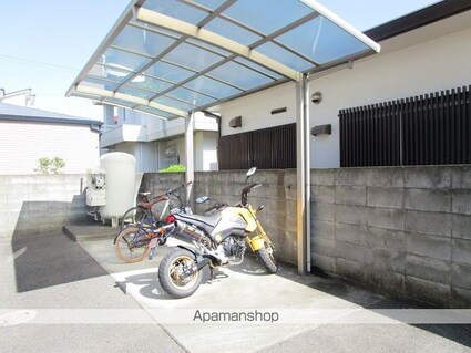 シャーメゾン山城[1K/27.25m2]の駐車場1