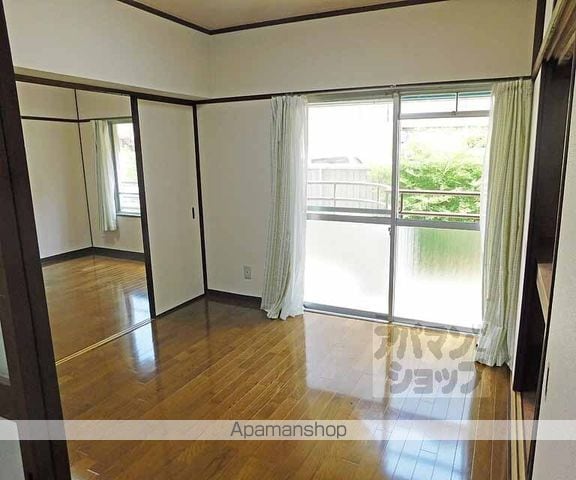 野色マンションの内装写真