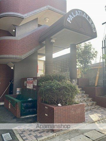 パレイシャル生駒IIIの玄関写真
