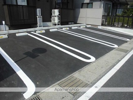 コンフォーティアス[1R/30.27m2]の駐車場