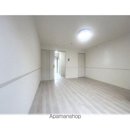 ＤＥ　ＤＯＭＯ　ＧＥＭＩＮＯＳ　２ｎｄ[1K/33m2]のリビング・居間