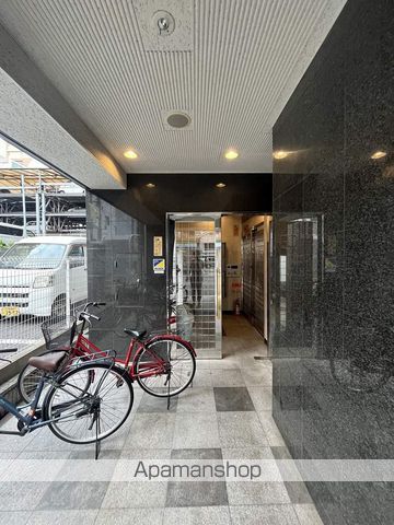 ミストラル本町ウエストの玄関写真