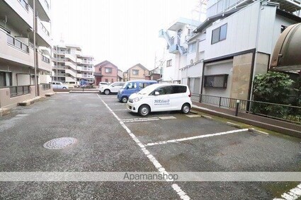 バードウェルマンション[3DK/57m2]の駐車場1