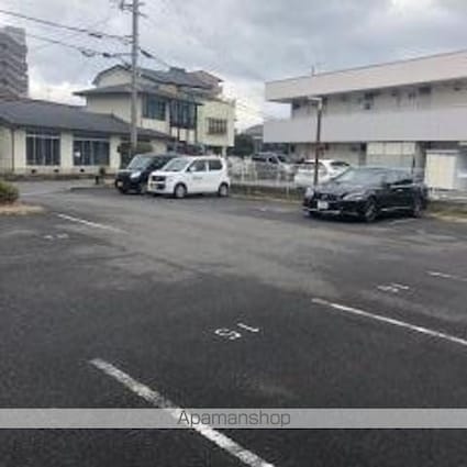 ジャルダンドゥトゥルーヌスゥル[2LDK/49.89m2]の駐車場