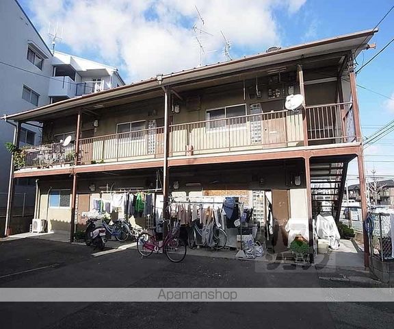 岡本荘の玄関写真