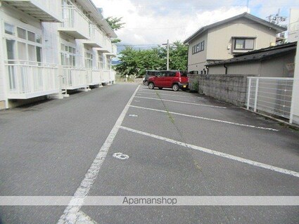 サンシャイン藤田[1DK/33.1m2]の駐車場2