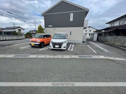 プレセダン[1LDK/31.34m2]の駐車場1