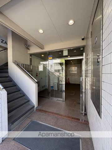 パレロイヤルビルの玄関写真
