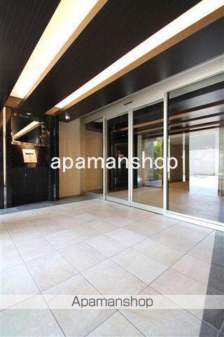 PRESSANCE堺筋本町駅前の玄関写真