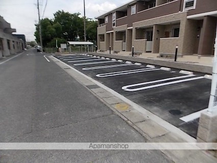 メゾンドゥ　Ｓｏｌｅｉｌ[1LDK/32.44m2]の駐車場