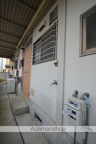 ロイヤルコートの玄関写真
