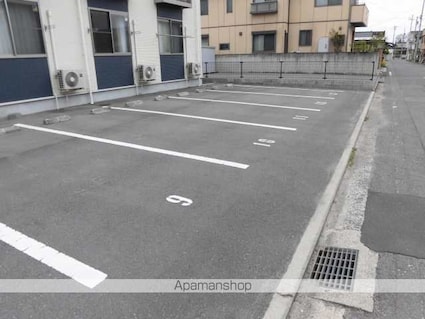 レオネクストグロワール[1K/28.02m2]の駐車場2