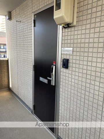 フロントコートの玄関写真
