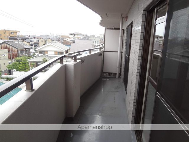 シロハイヌ小阪の内装写真