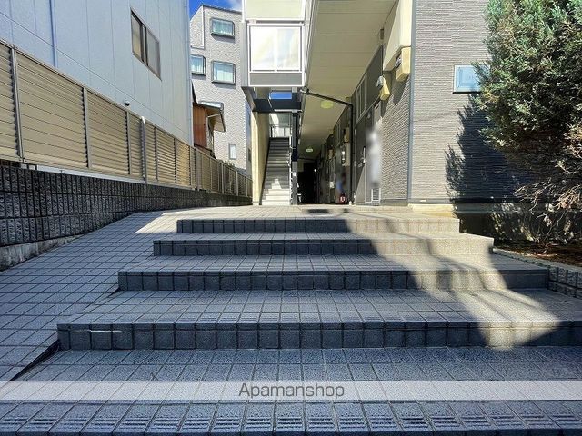 レオパレスフォレストの玄関写真
