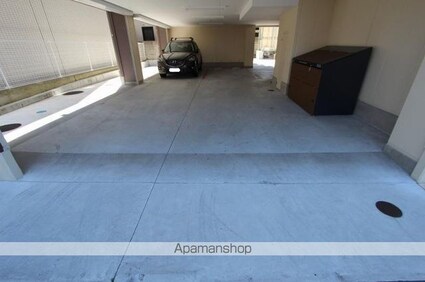 ｍａ　ｃｈｅｒｉｅ　（マシェリ）[1R/30m2]の駐車場