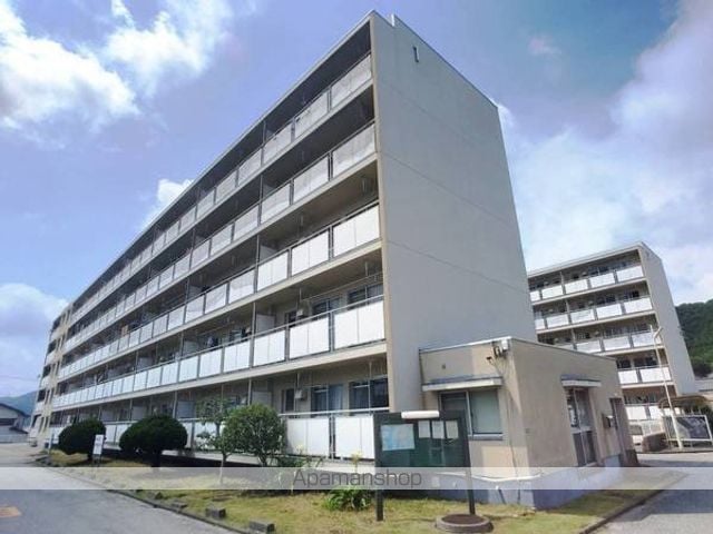 ビレッジハウス高知1号棟の玄関写真