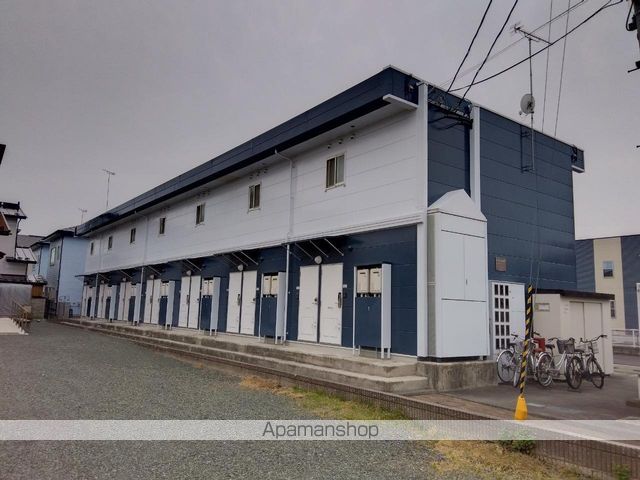 レオパレスコンフォート二本木の玄関写真