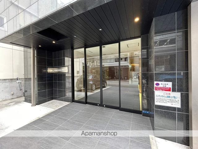 フロンティアコート堺筋本町の玄関写真