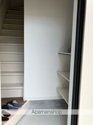 ヒメル[1R/36.43m2]の玄関