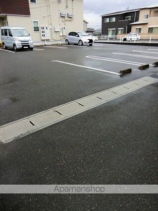 ピアチェーレⅡ[2LDK/57.26m2]の駐車場2