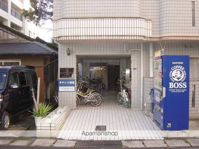 ビッグバーンズマンション新屋敷の玄関写真