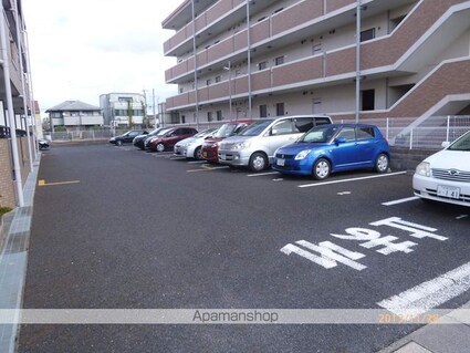 滋賀県守山市伊勢町[1K/27m2]の駐車場1