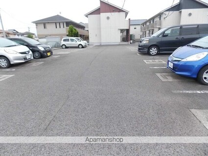 ピアチェーレＫ　Ｃ棟[1R/29m2]の駐車場1