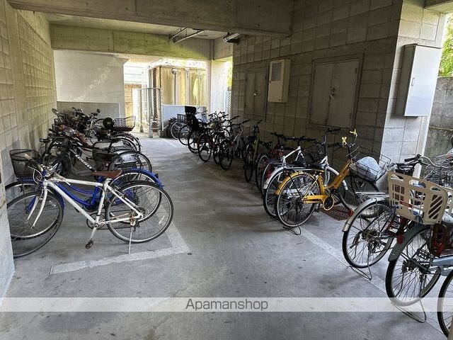 高知県高知市桟橋通５丁目[3LDK/64.3m2]の共用部1