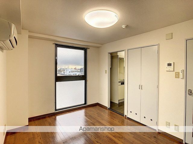 FONTE六枚の内装写真