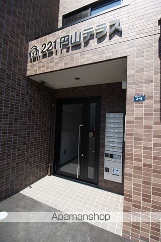 221 円山テラスの玄関写真