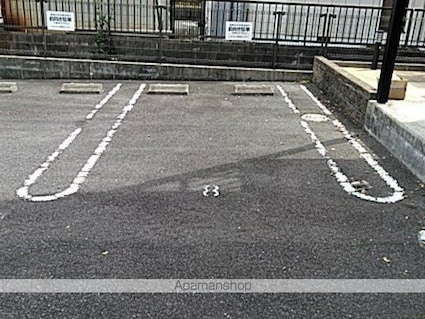 レオパレスルミエール筒井[1K/20.81m2]の駐車場1