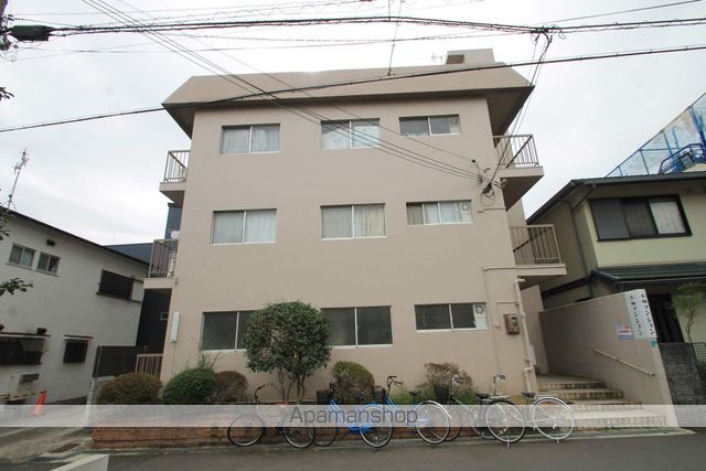 小林マンションの外観写真