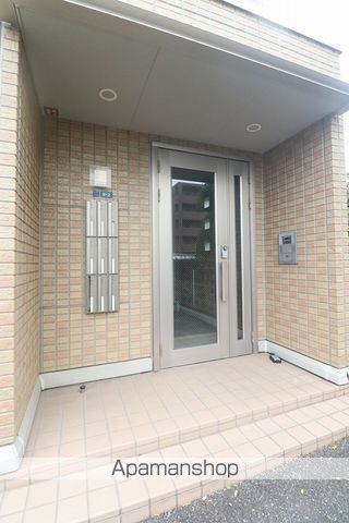 ロイヤル ナインの玄関写真