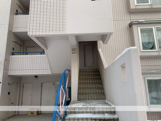 ビッグバーンズマンション北郷IIIAの玄関写真