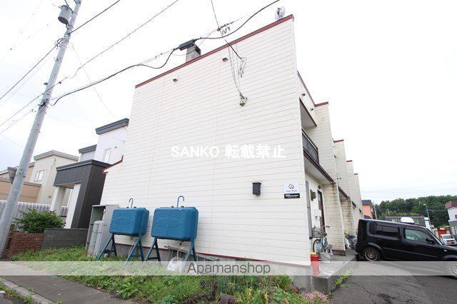 坂田ハイツB棟の外観写真