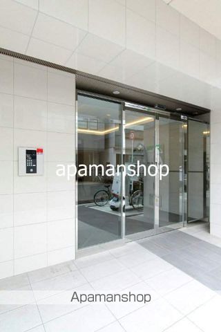 ワールドアイAWAZAウエストの玄関写真