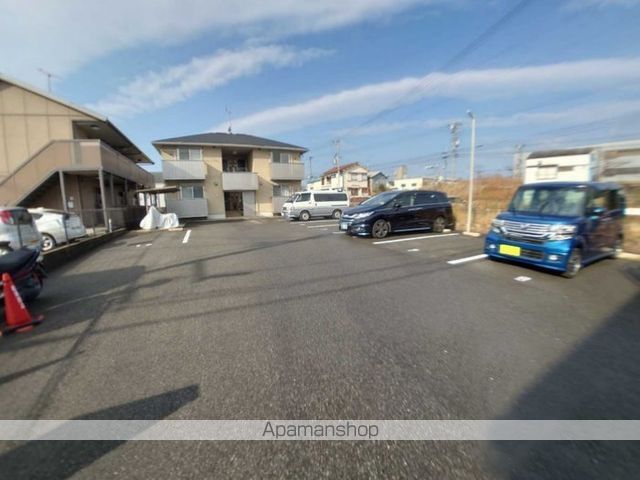 【和歌山市中之島のアパートの写真】