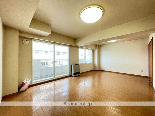 ロイヤルシティ参番館 若松町の内装写真