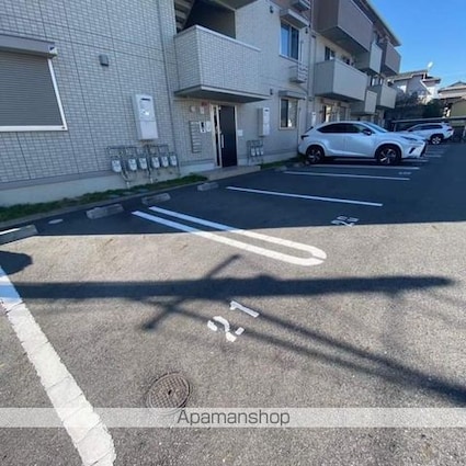 滋賀県栗東市下鈎[1LDK/41.01m2]の駐車場4