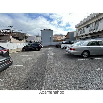 プランドール浅間町[1K/30.1m2]の駐車場