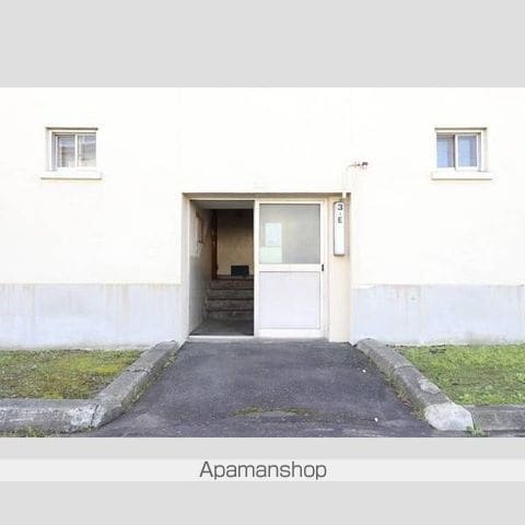 ビレッジハウス野幌13号棟の玄関写真